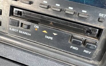 Chevrolet-camaro-iroc-z-1990-white-11