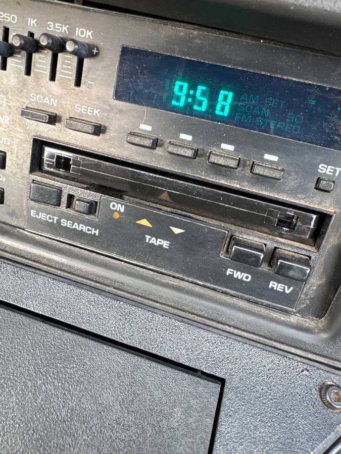 Chevrolet-camaro-iroc-z-1990-white-11