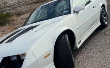 Chevrolet-camaro-iroc-z-1990-white-14