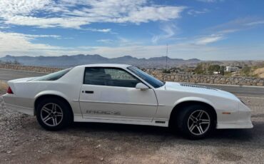 Chevrolet-camaro-iroc-z-1990-white-15