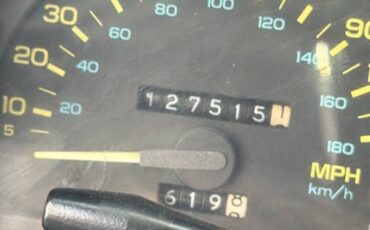 Chevrolet-camaro-iroc-z-1990-white-30