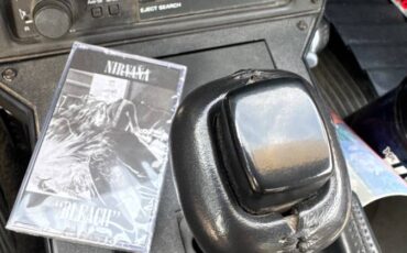 Chevrolet-camaro-iroc-z-1990-white-35