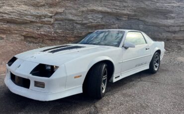 Chevrolet-camaro-iroc-z-1990-white