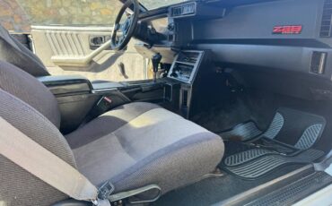 Chevrolet-camaro-iroc-z-1990-white-6