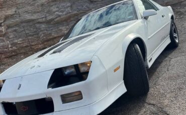 Chevrolet-camaro-iroc-z-1990-white-6