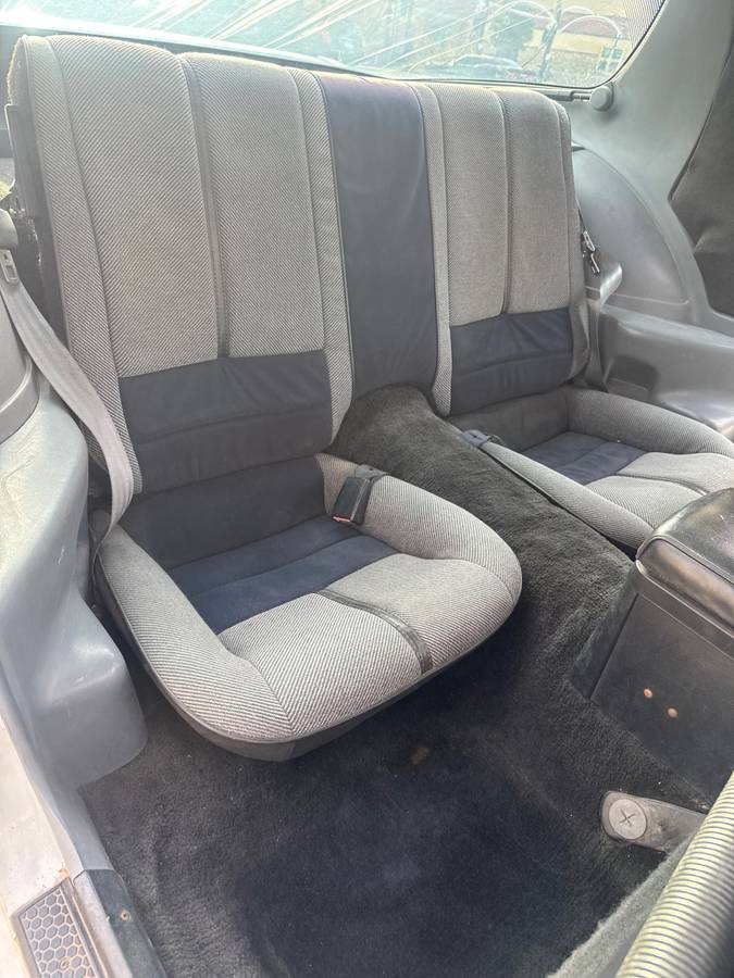 Chevrolet-camaro-iroc-z-1990-white-8