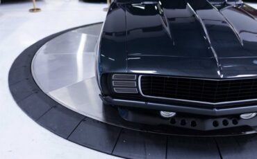 Chevrolet-camaro-restomod-1969-grey-1