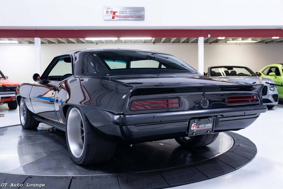 Chevrolet-camaro-restomod-1969-grey-10