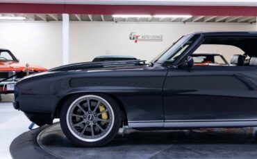 Chevrolet-camaro-restomod-1969-grey-12