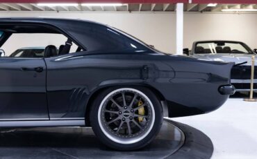 Chevrolet-camaro-restomod-1969-grey-13