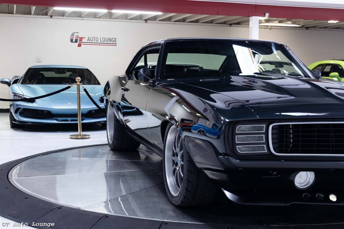 Chevrolet-camaro-restomod-1969-grey-16