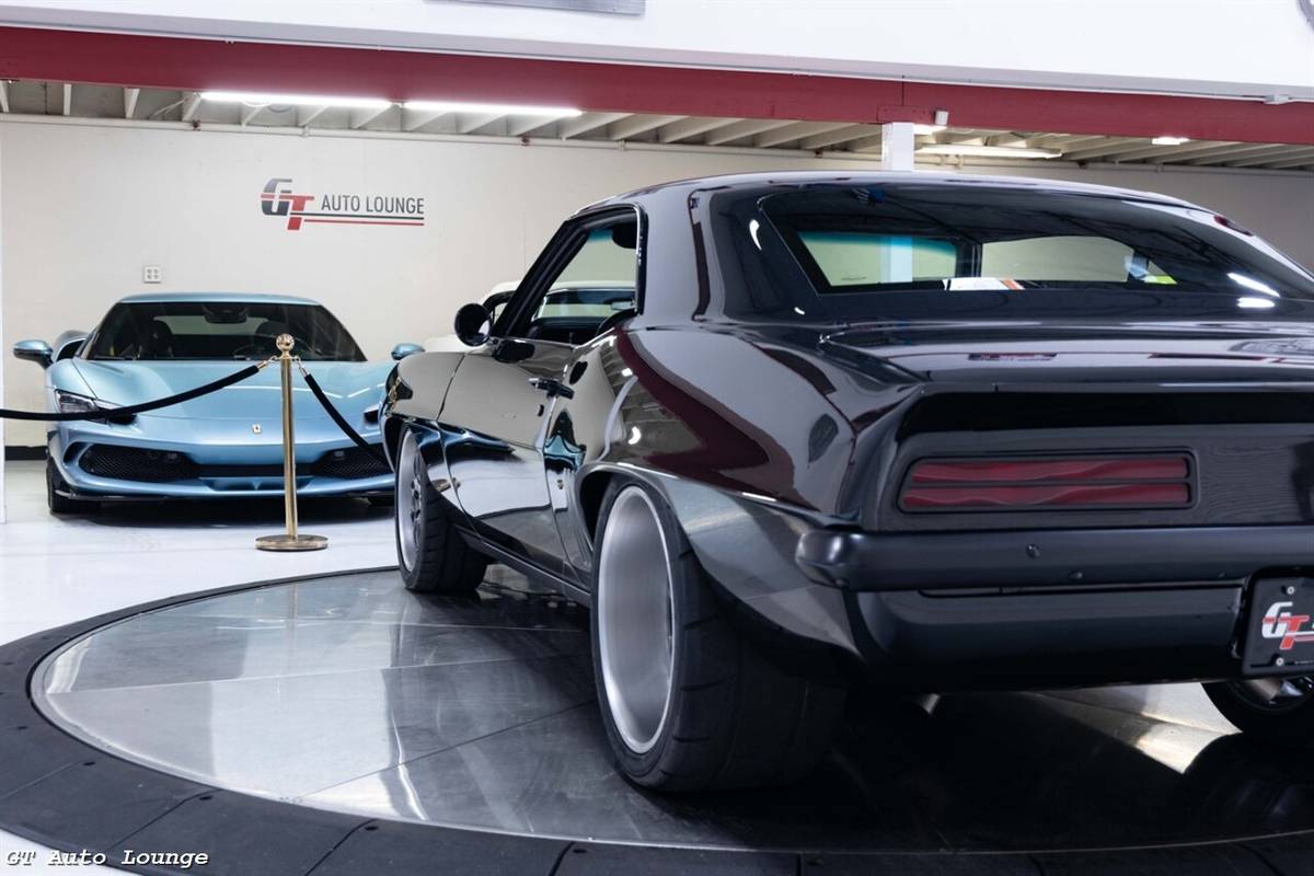 Chevrolet-camaro-restomod-1969-grey-19