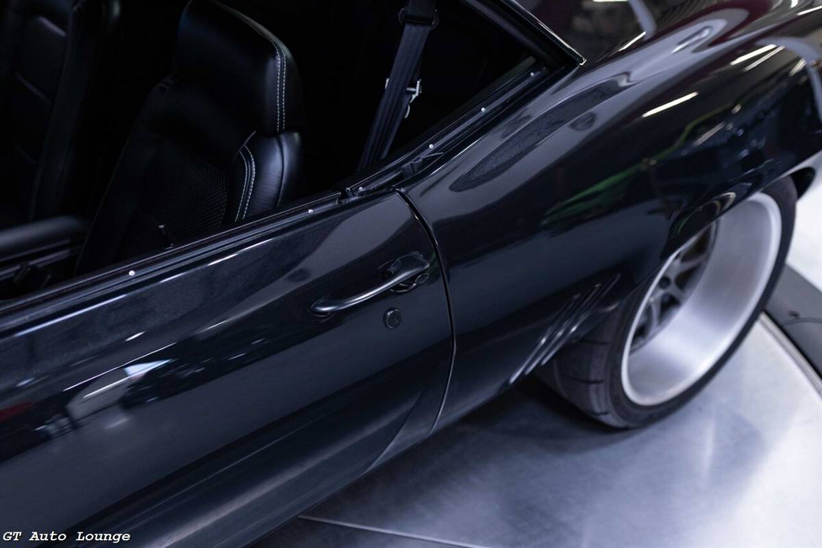 Chevrolet-camaro-restomod-1969-grey-2