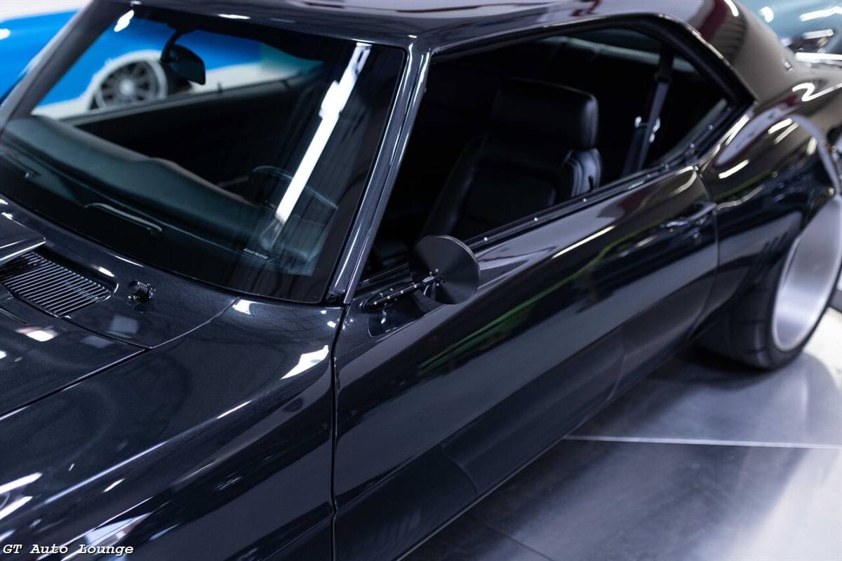 Chevrolet-camaro-restomod-1969-grey-20