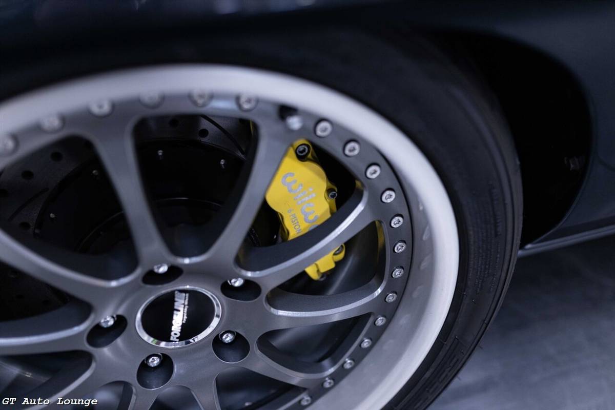 Chevrolet-camaro-restomod-1969-grey-21