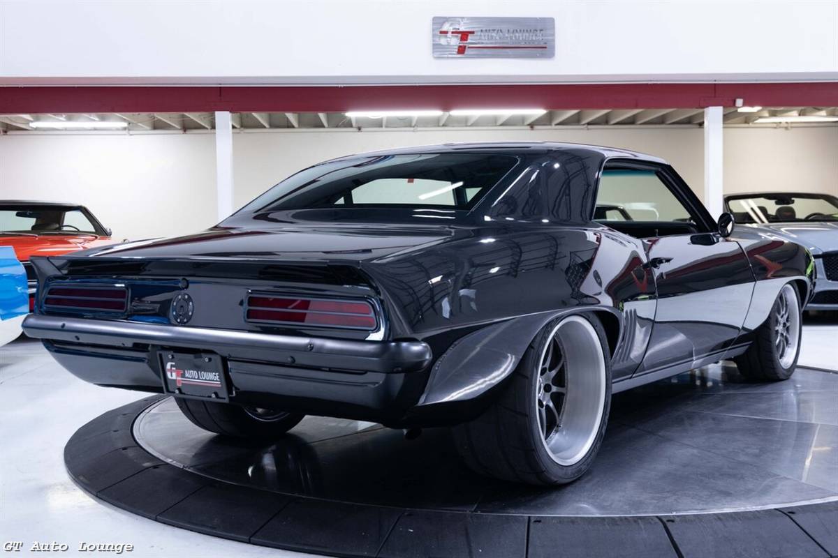Chevrolet-camaro-restomod-1969-grey-22
