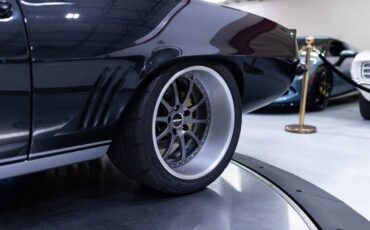 Chevrolet-camaro-restomod-1969-grey-3