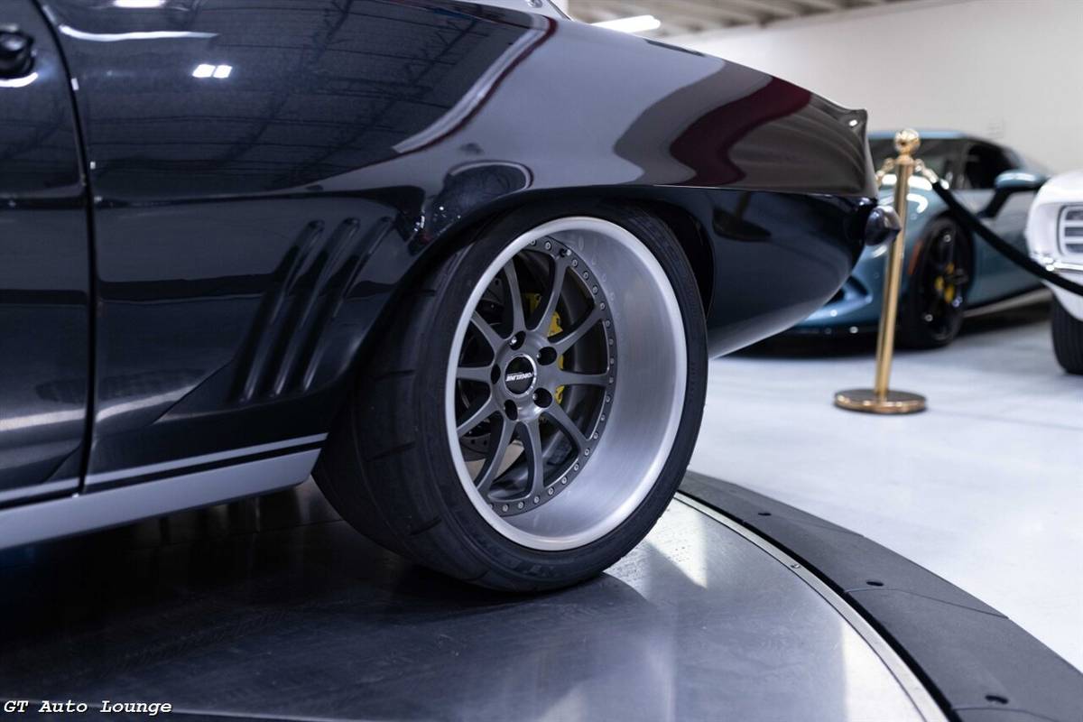 Chevrolet-camaro-restomod-1969-grey-3