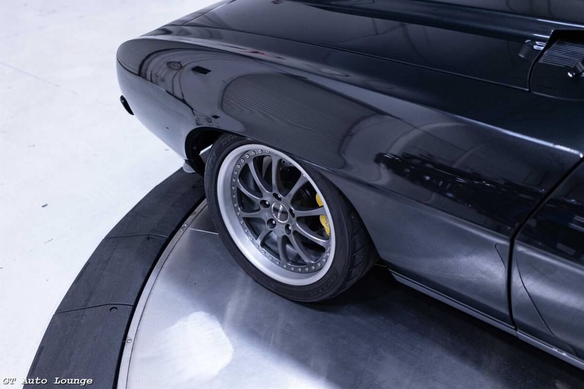 Chevrolet-camaro-restomod-1969-grey-5