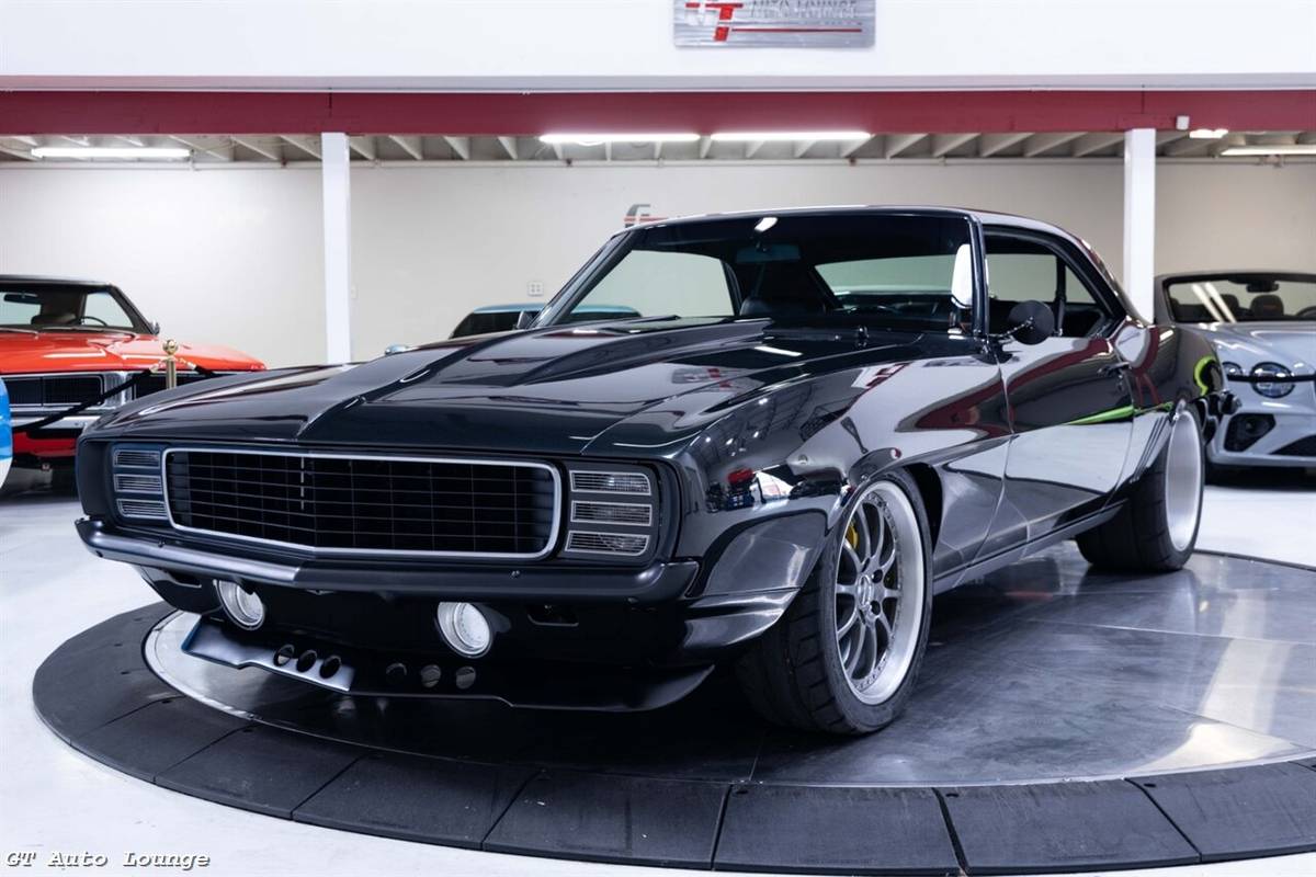 Chevrolet-camaro-restomod-1969-grey-6