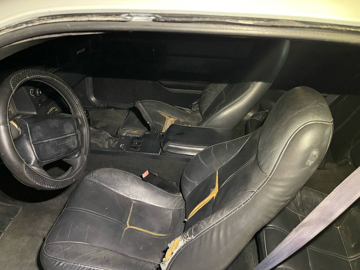 Chevrolet-camaro-rs-1992-white-5