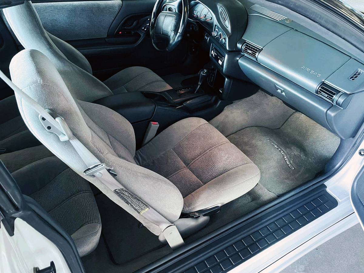 Chevrolet-camaro-rs-1996-white-10