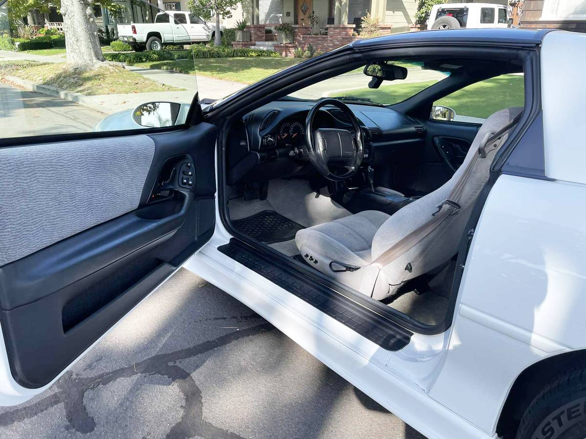 Chevrolet-camaro-rs-1996-white-4