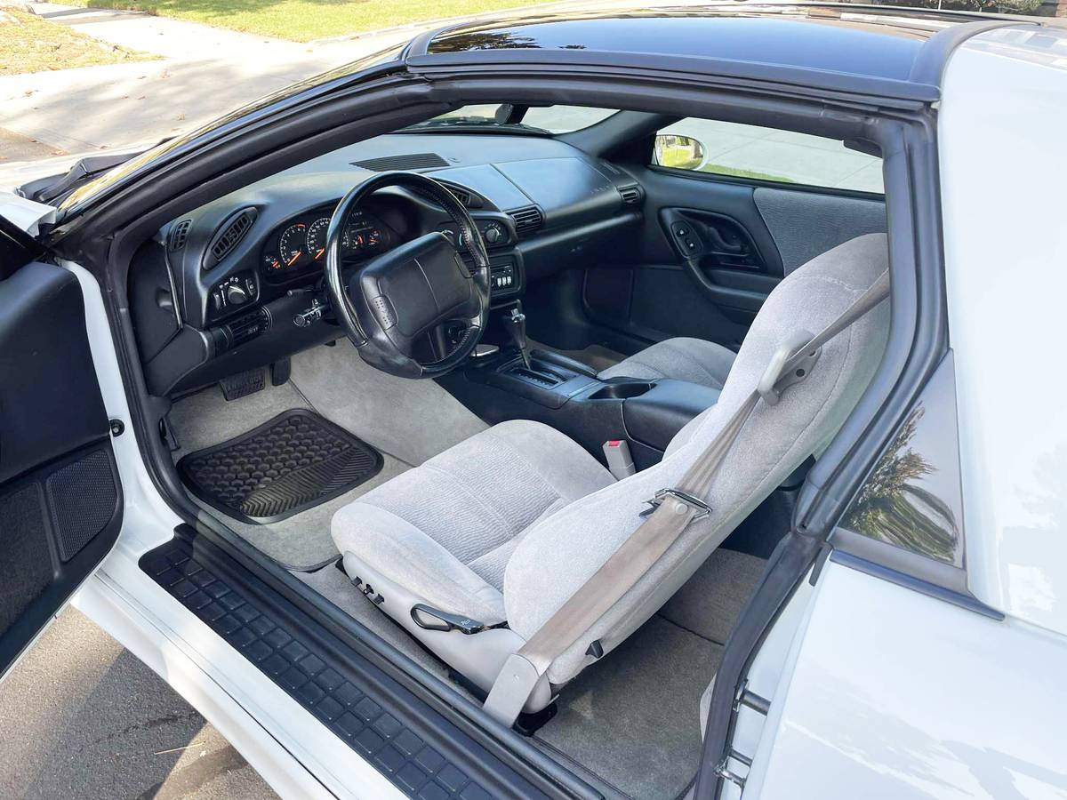 Chevrolet-camaro-rs-1996-white-5