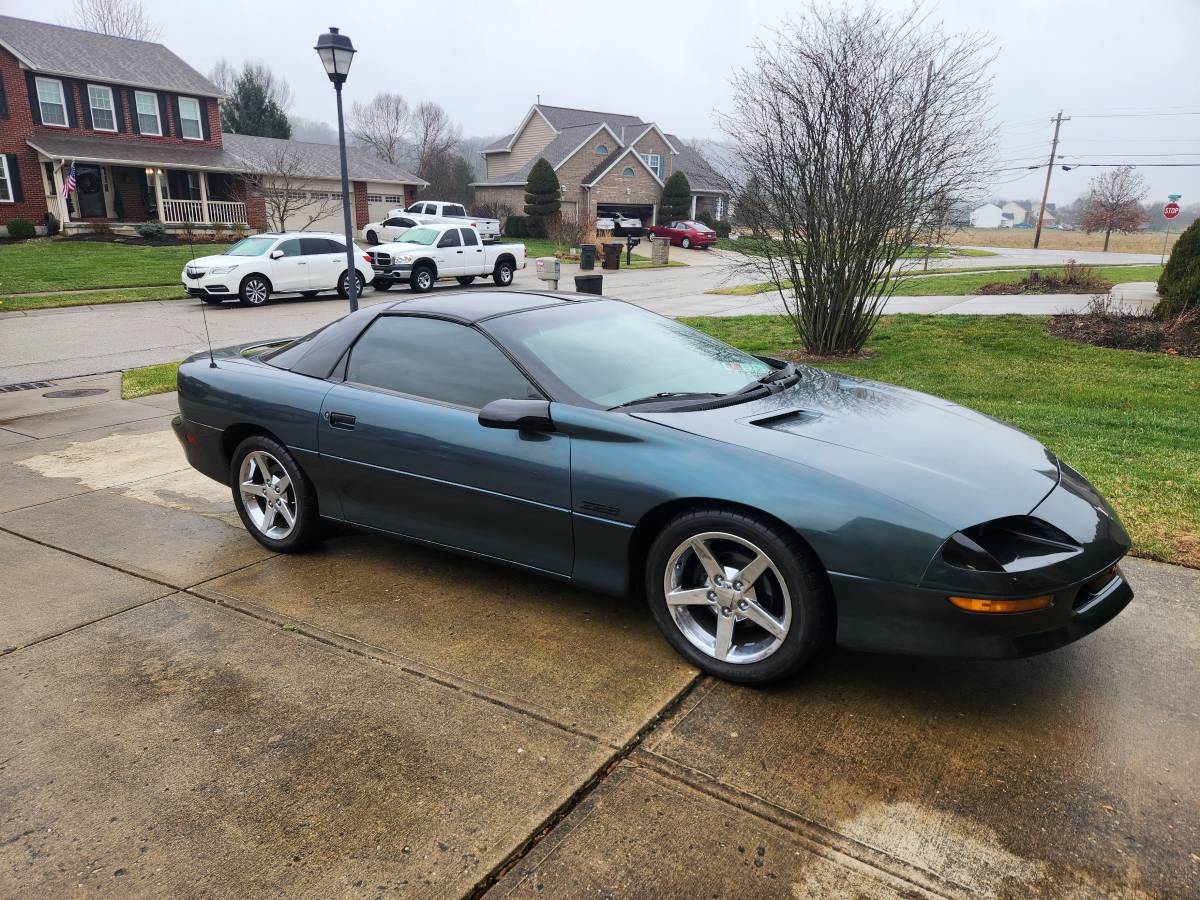 Chevrolet-camaro-sport-coupe-amp-convertible-1994-green-1