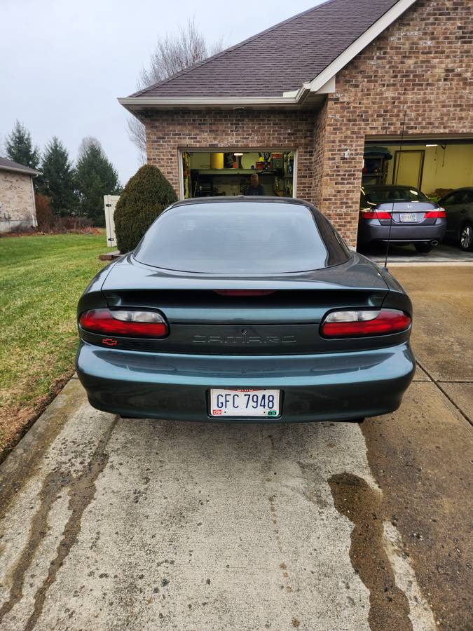 Chevrolet-camaro-sport-coupe-amp-convertible-1994-green-3