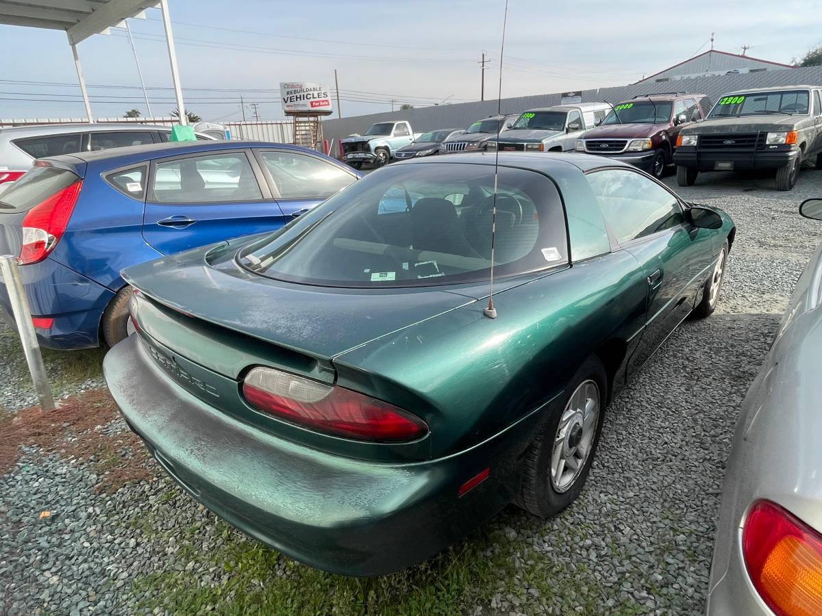 Chevrolet-camaro-sport-coupe-amp-convertible-1994-green-3