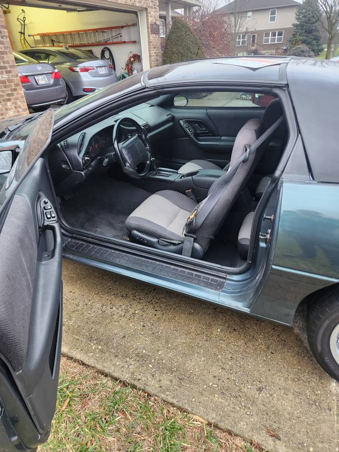 Chevrolet-camaro-sport-coupe-amp-convertible-1994-green-4