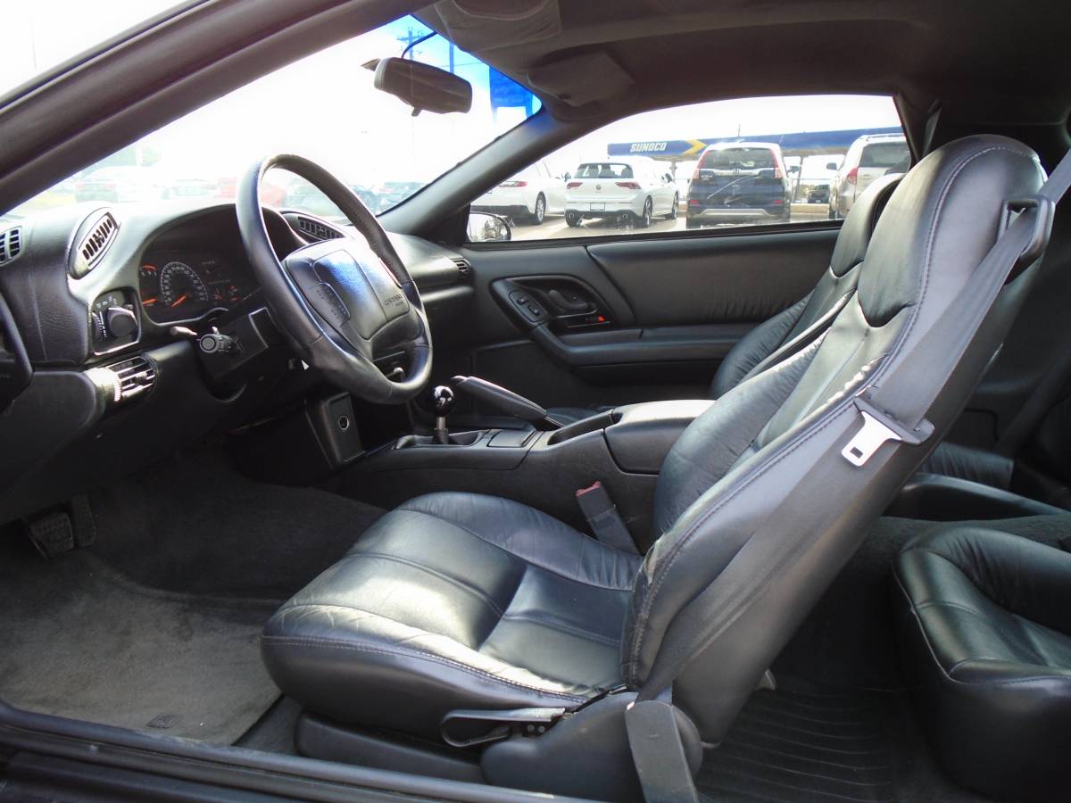 Chevrolet-camaro-sport-coupe-amp-convertible-1995-black-12