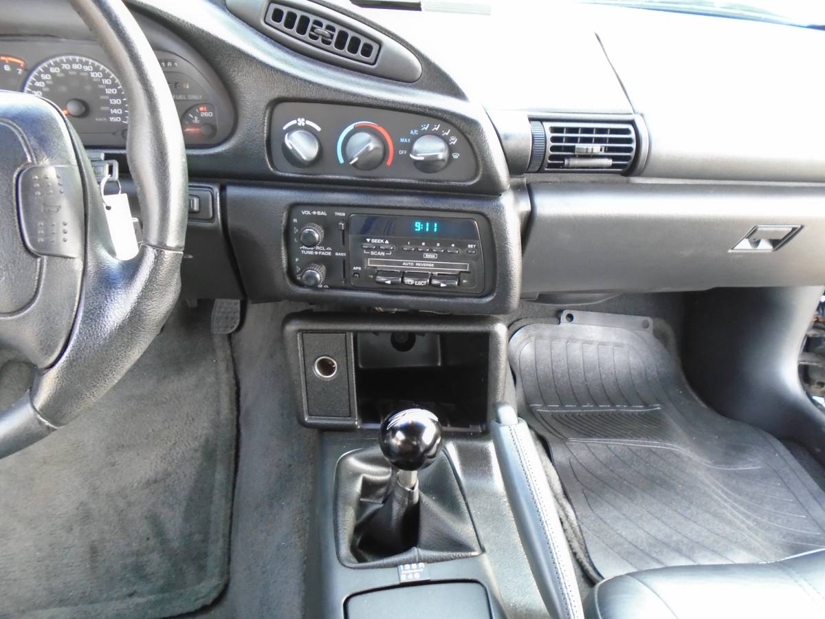 Chevrolet-camaro-sport-coupe-amp-convertible-1995-black-17