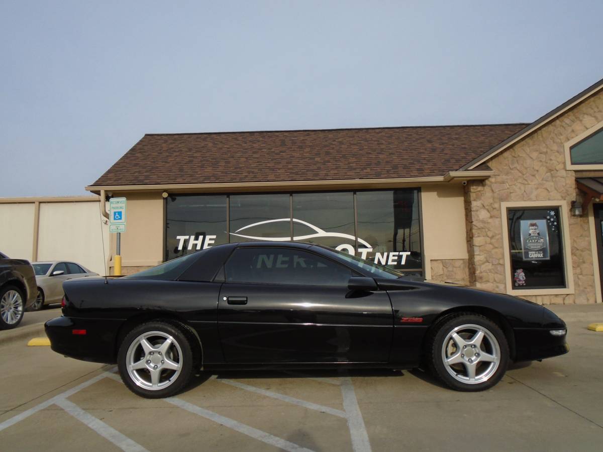 Chevrolet-camaro-sport-coupe-amp-convertible-1995-black-5