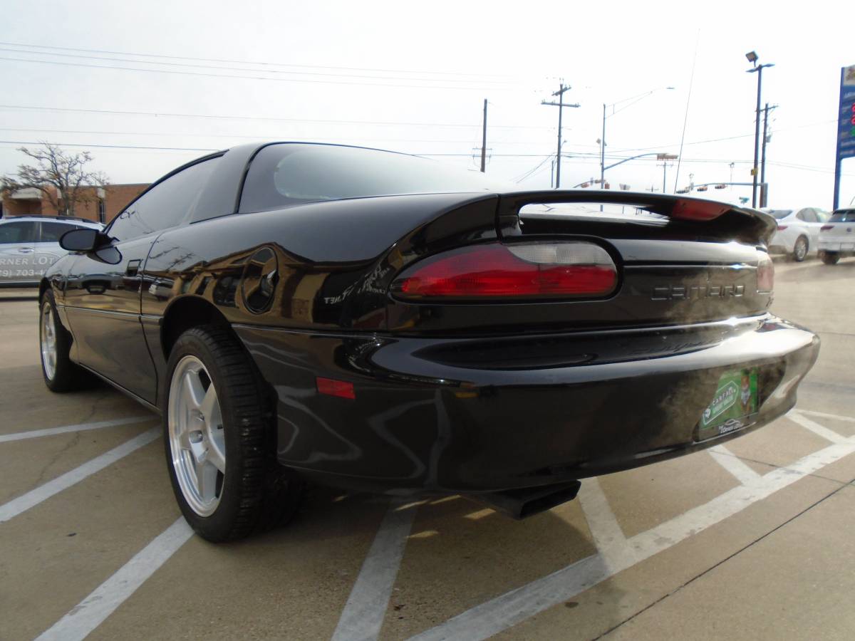 Chevrolet-camaro-sport-coupe-amp-convertible-1995-black-6