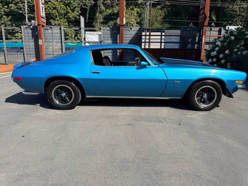 Chevrolet-camaro-z28-1970-blue-11