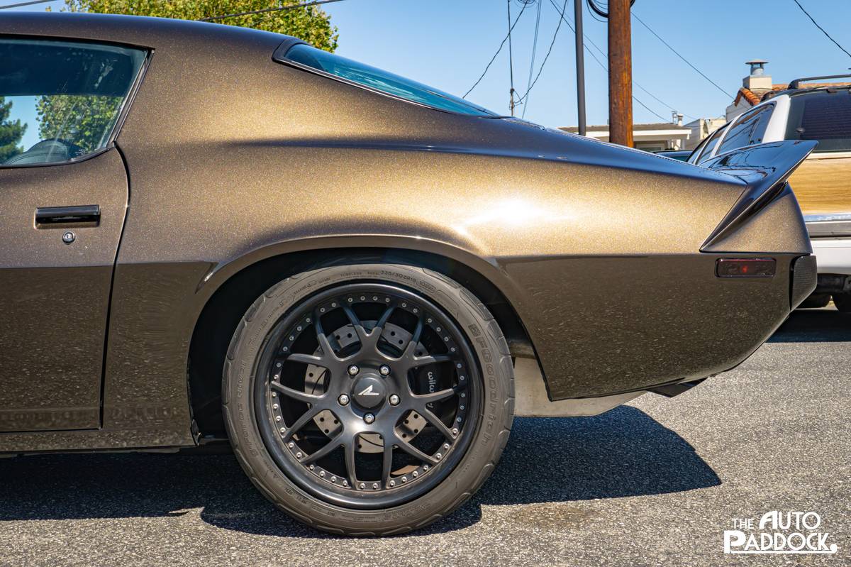 Chevrolet-camaro-z28-1973-custom-20