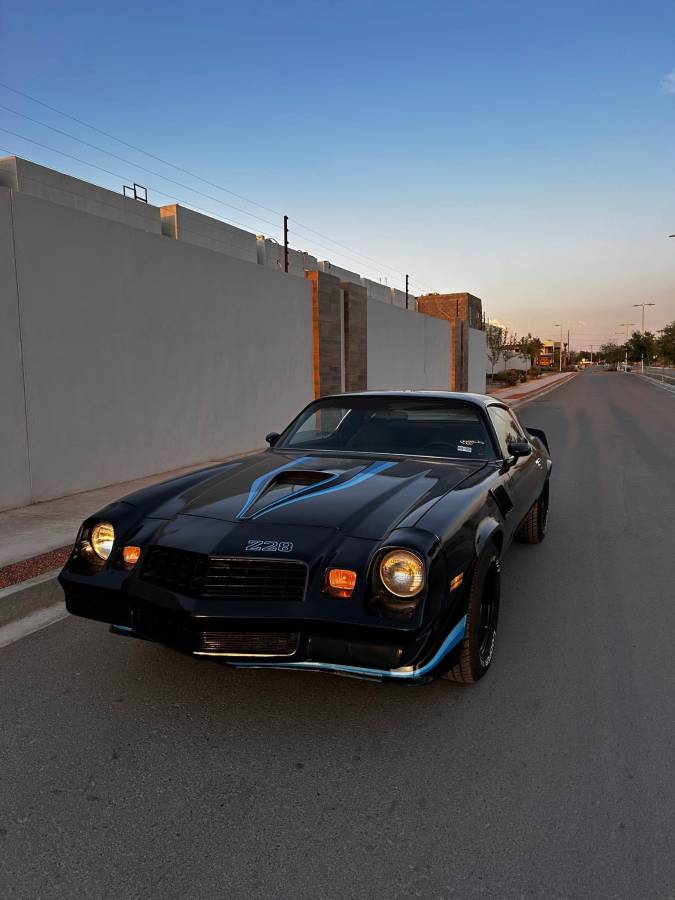Chevrolet-camaro-z28-1979-blue-10