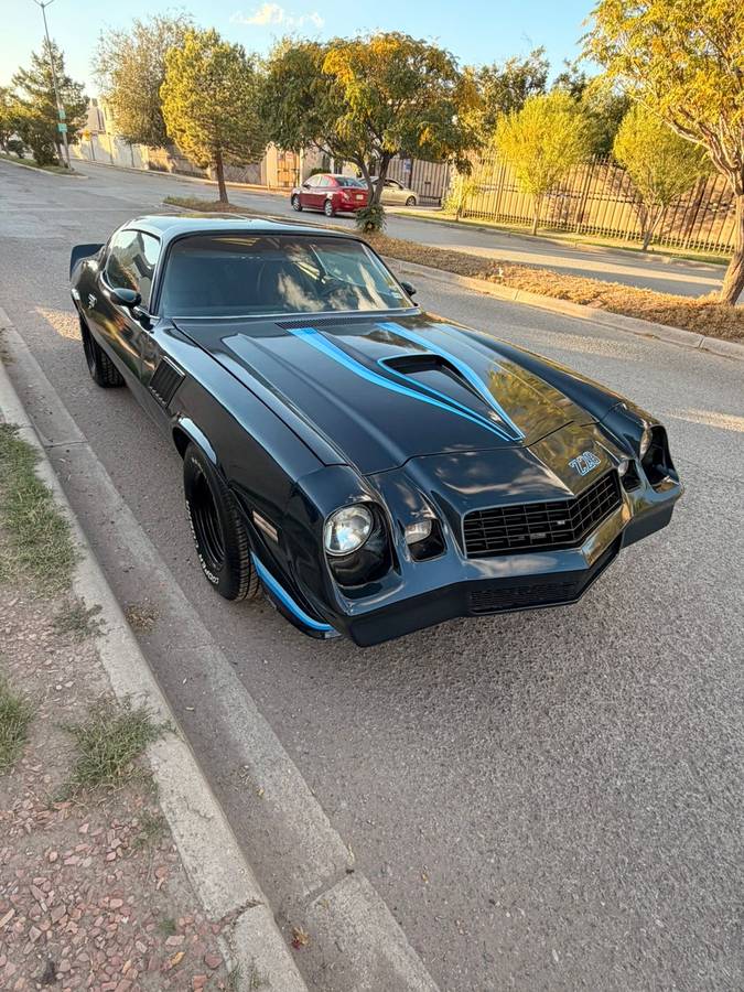Chevrolet-camaro-z28-1979-blue-12