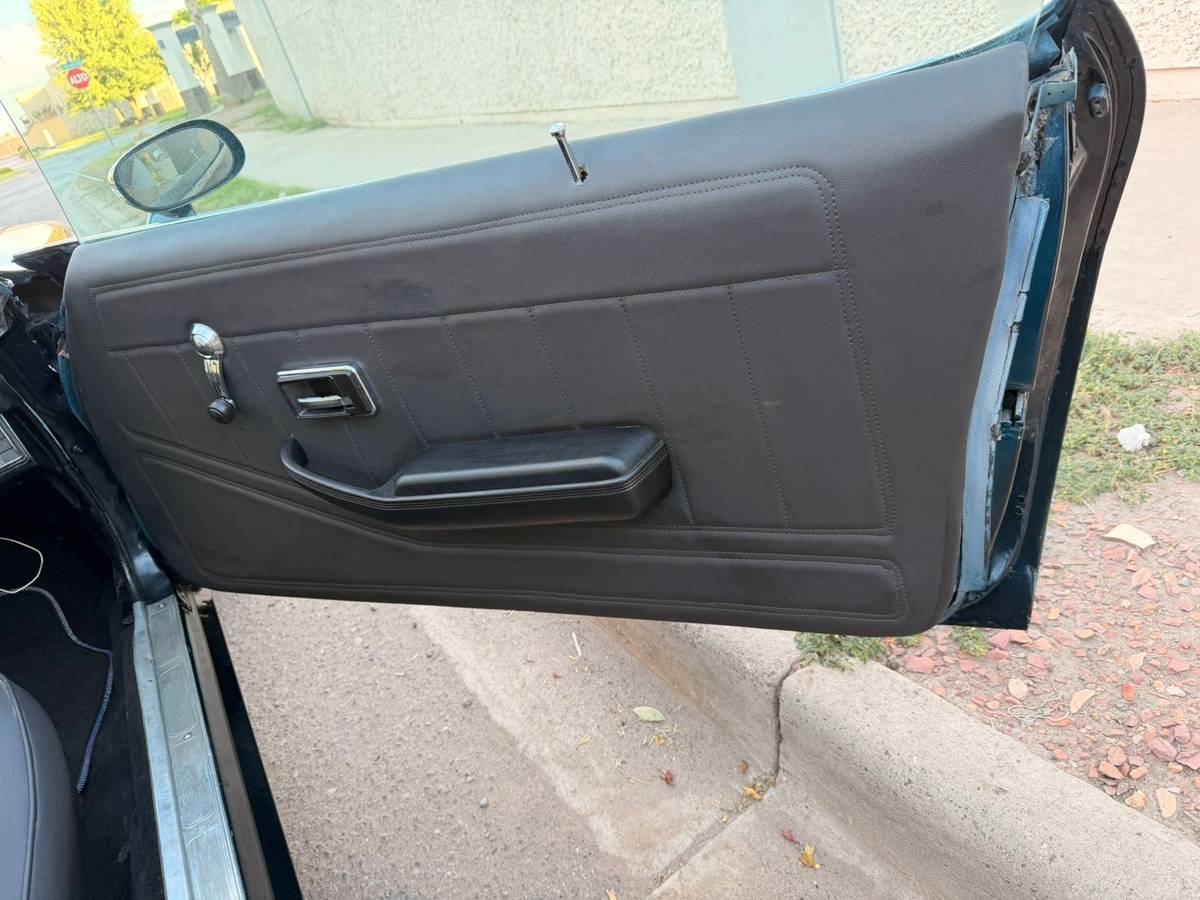 Chevrolet-camaro-z28-1979-blue-14