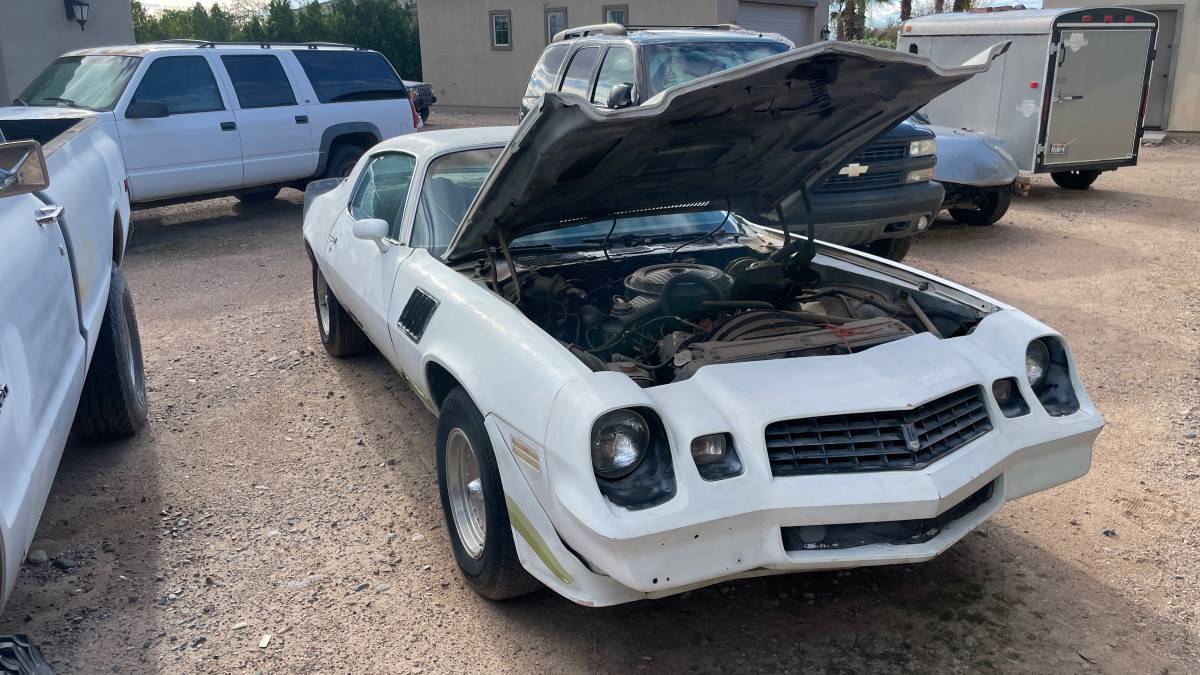 Chevrolet-camaro-z28-1979-white-1