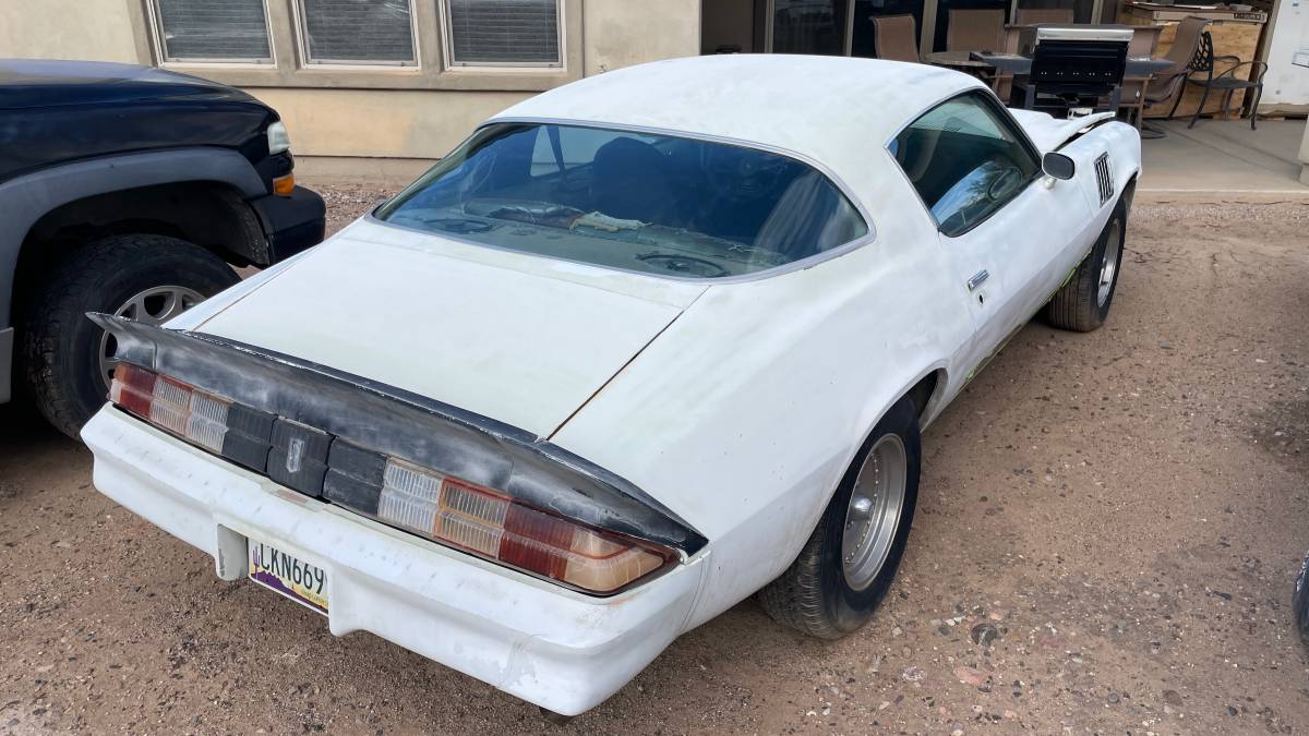 Chevrolet-camaro-z28-1979-white-3
