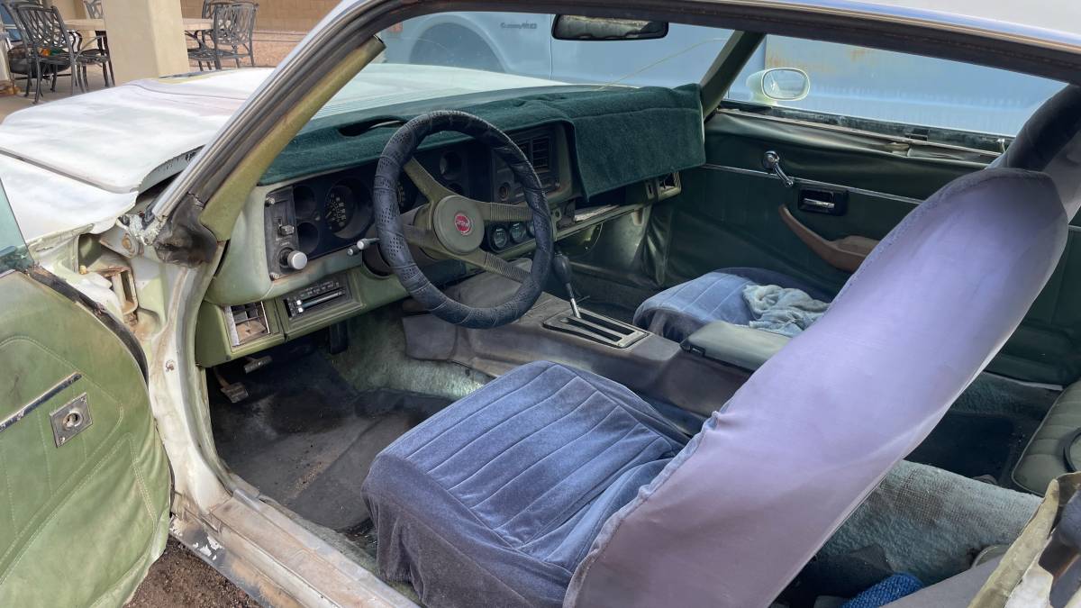 Chevrolet-camaro-z28-1979-white-4