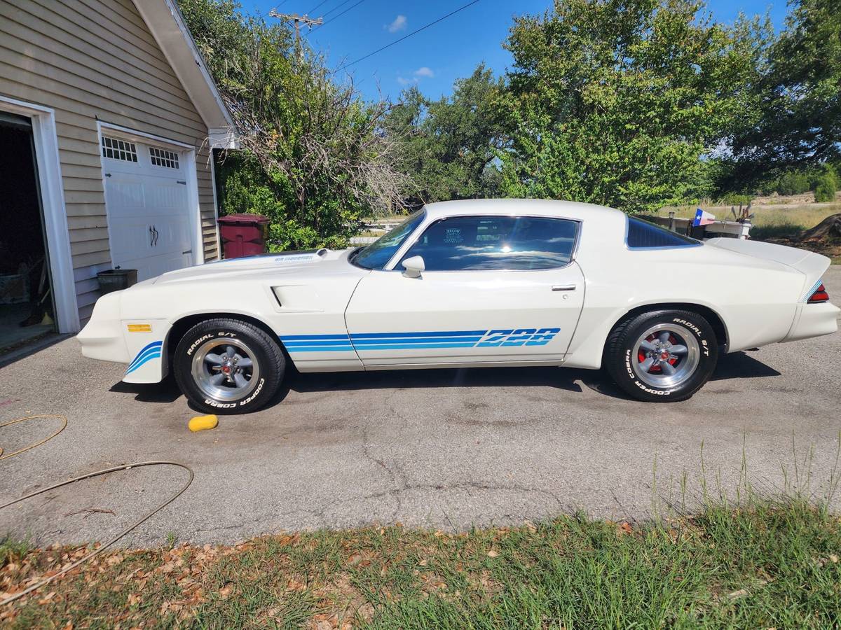 Chevrolet-camaro-z28-1980-1