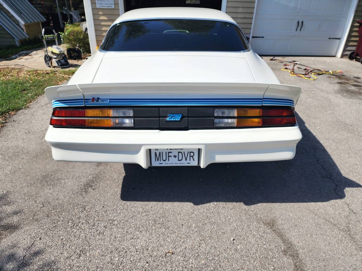 Chevrolet-camaro-z28-1980-19