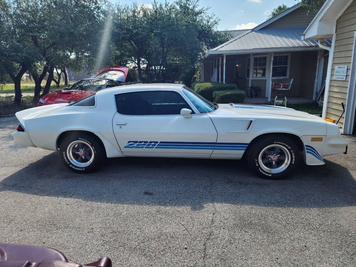 Chevrolet-camaro-z28-1980-8