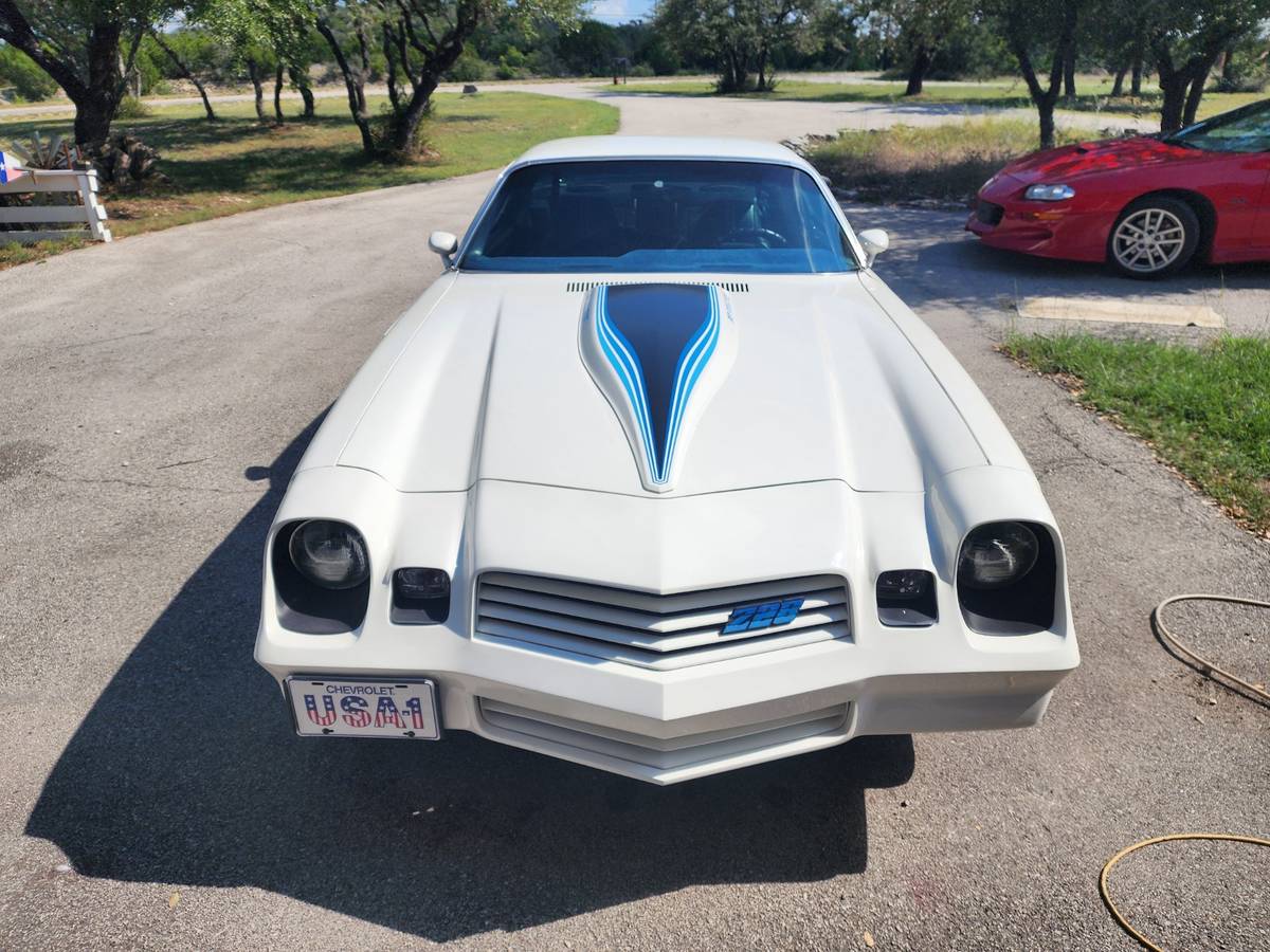 Chevrolet-camaro-z28-1980