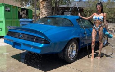 Chevrolet-camaro-z28-1981-blue-5