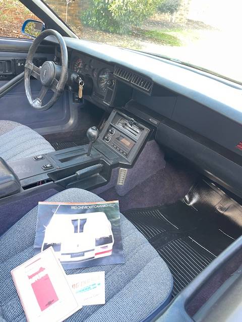 Chevrolet-camaro-z28-1983-blue-1